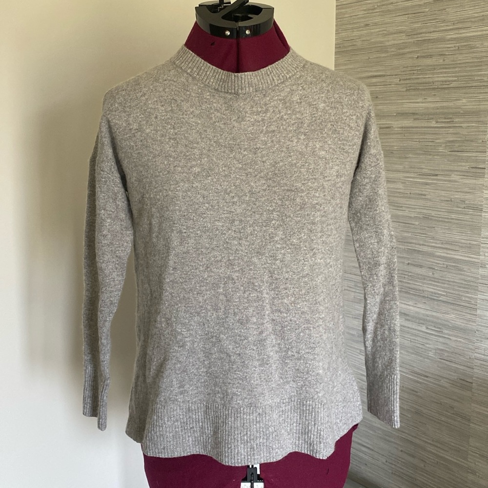 Vineyard Vines Grey Cashmere Blend Sweater (Size S)